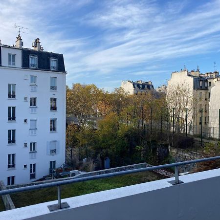 Entire Apartment With Terrace Paris Bagian luar foto
