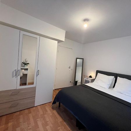 Entire Apartment With Terrace Paris Bagian luar foto