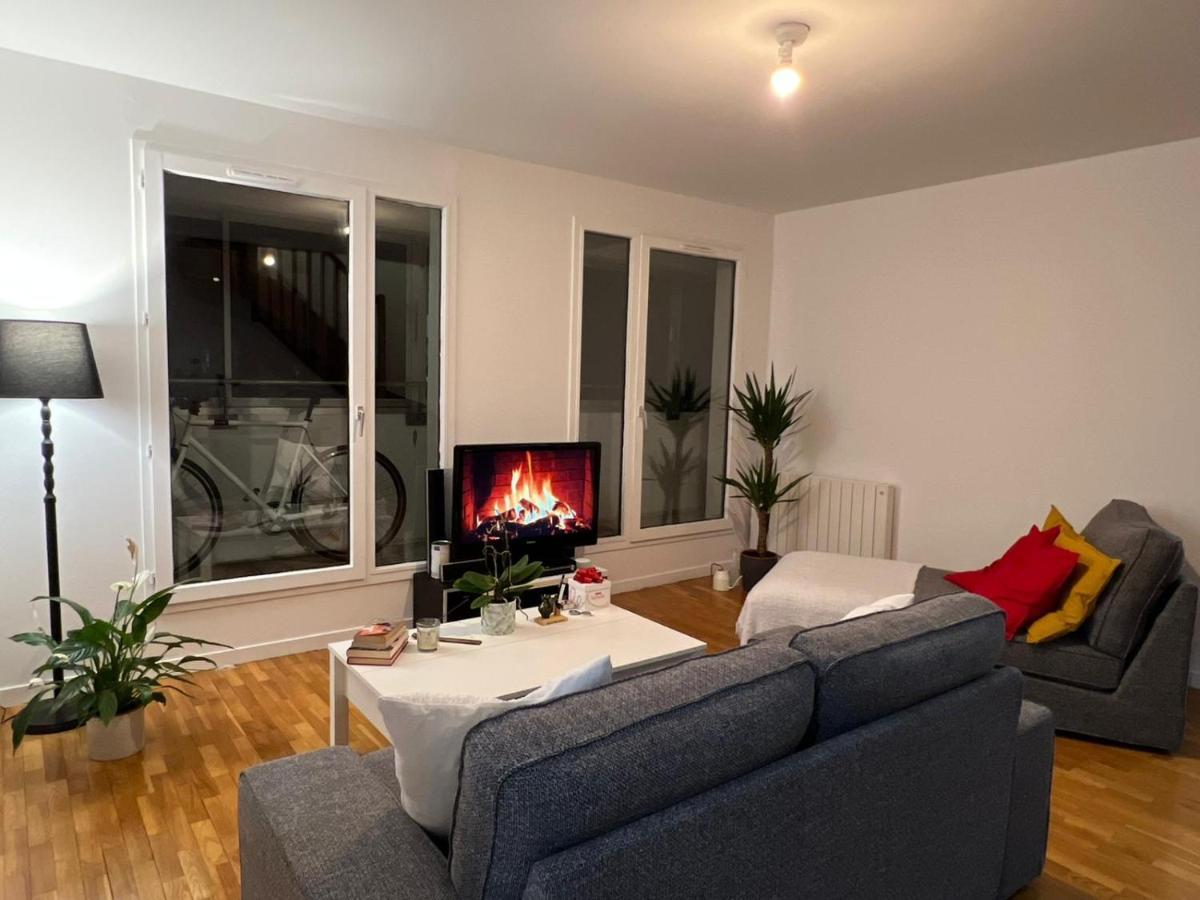 Entire Apartment With Terrace Paris Bagian luar foto