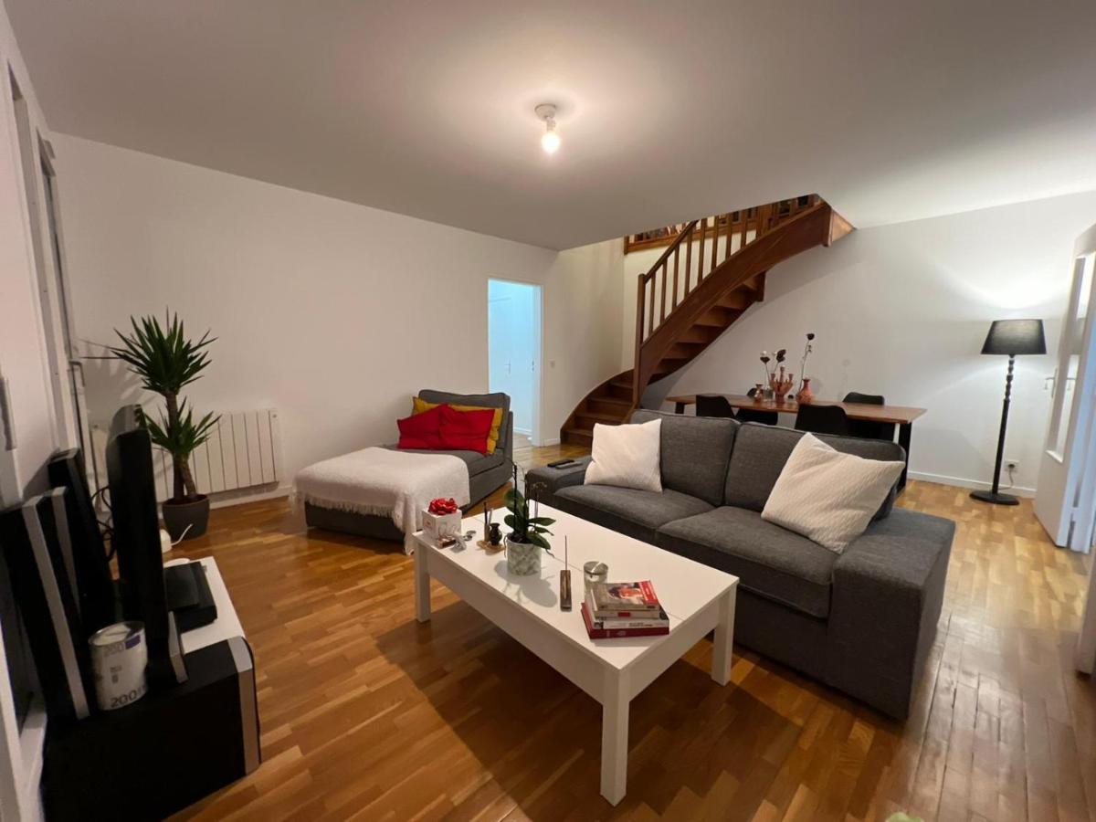 Entire Apartment With Terrace Paris Bagian luar foto